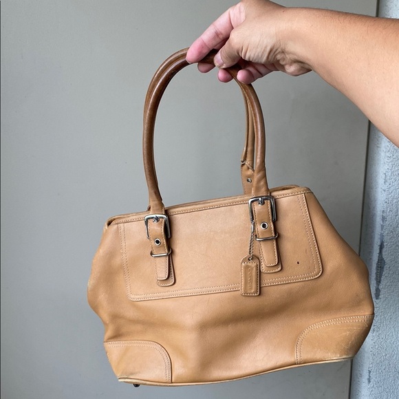 Coach Handbags - Vintage Coach Tan leather shoulder Handbag